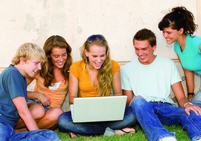 日本女足队员赢得胜利，挺进决赛