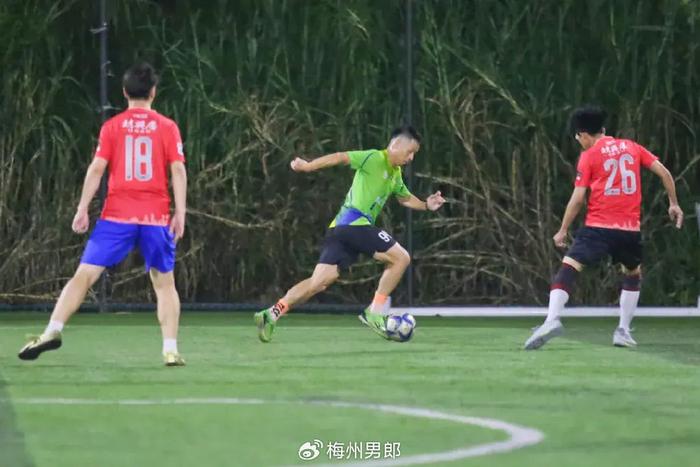 一场公益赛在本周末举行，联合球星为慈善事业献爱心的简单介绍